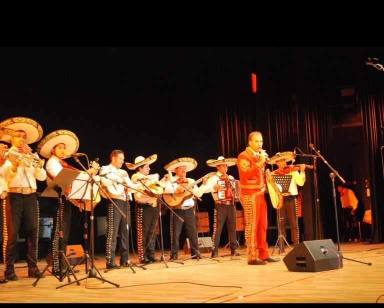 actuación en vivo con mariachis