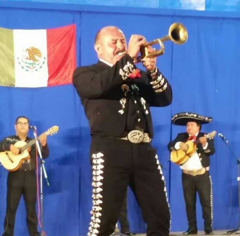 MARIACHIS